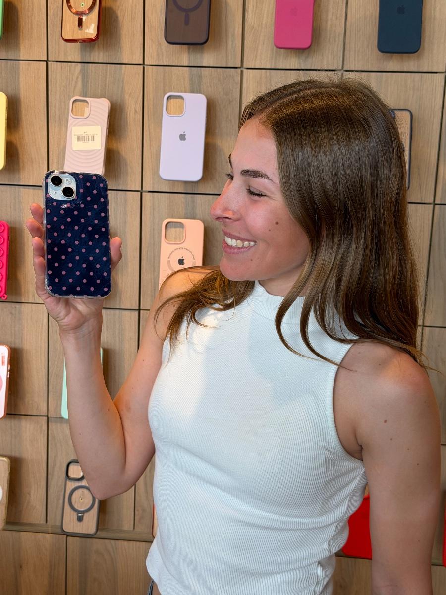 FUNDA IP 17 PRO ESTRELLAS ROJAS