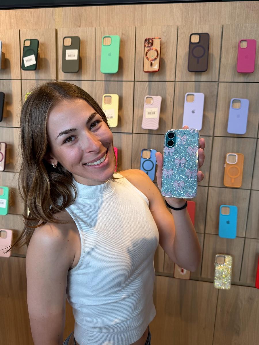 FUNDA IP 16 MOÑOS Y GLITTER